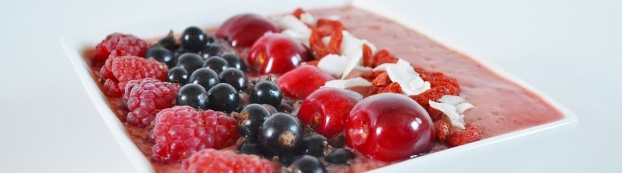 Vegan rood fruit smoothiebowl recept